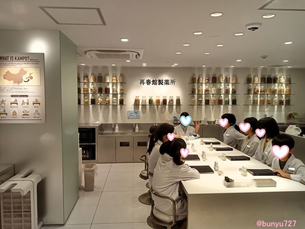 キッザニア福岡漢方体験中