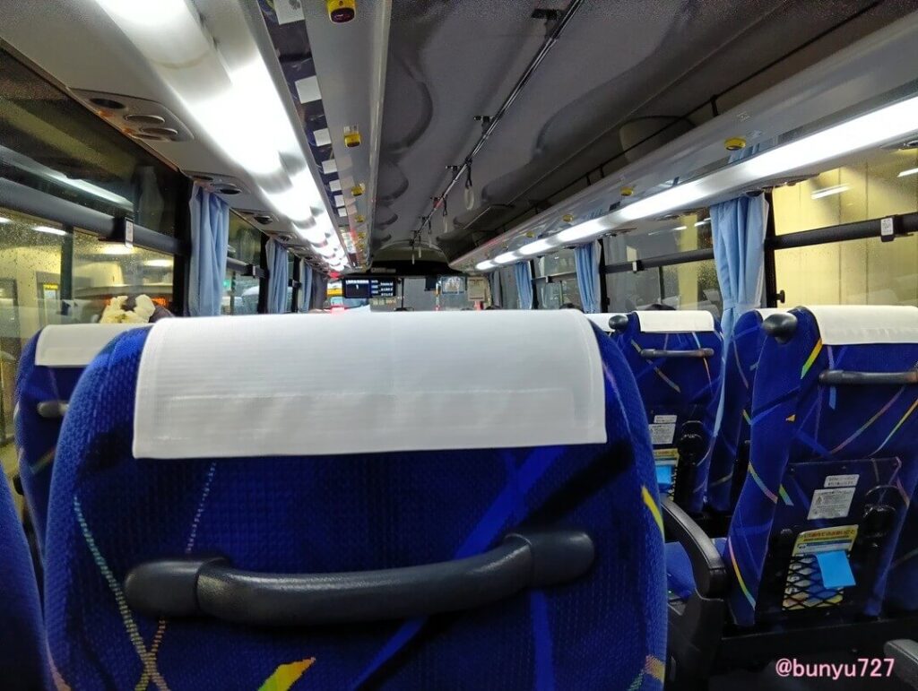 旅人のバス内